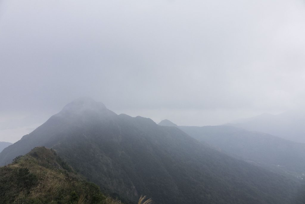 馬鞍山是全香港第十一高山，高702米，山頂經常會現雲霧