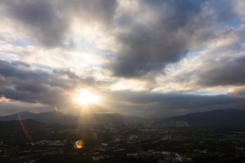 大景時間很短暫，太陽不久後就被雲層再次蓋住