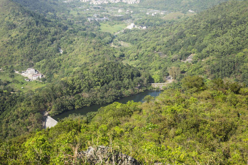 龍山之下就是流水響水塘