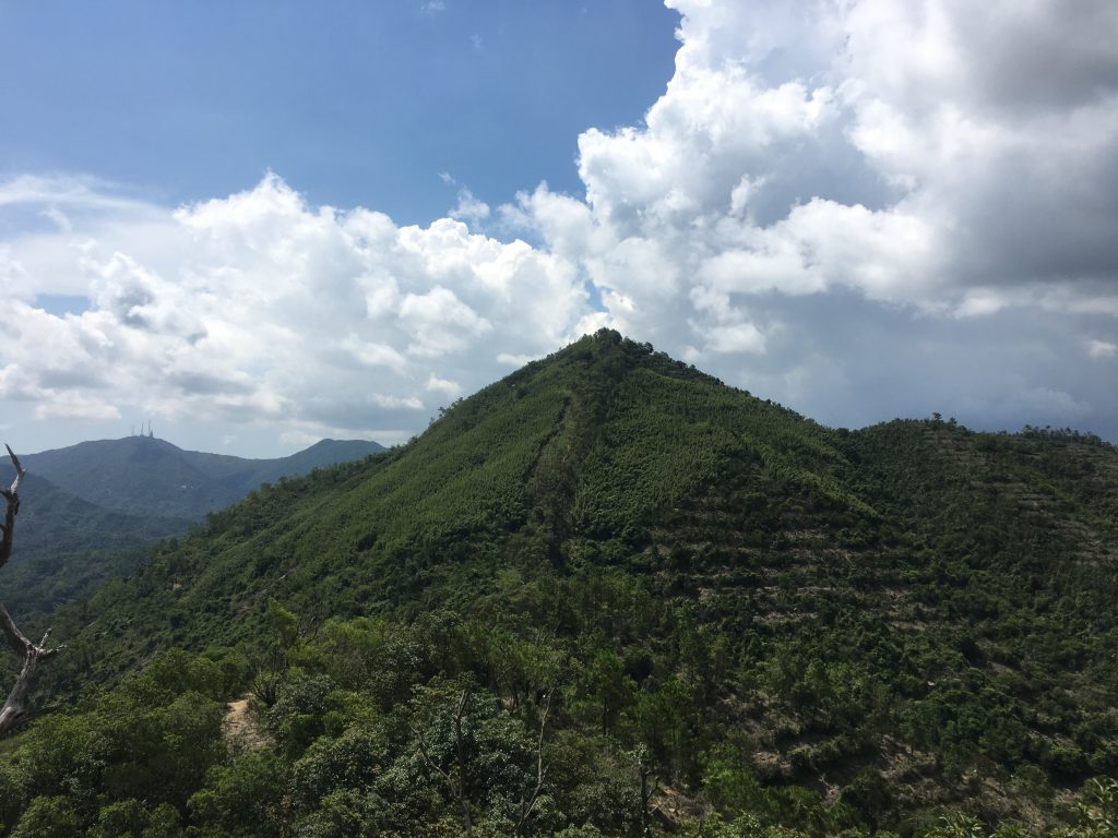 五桂山山脈的其中一座山峰：白雲峰