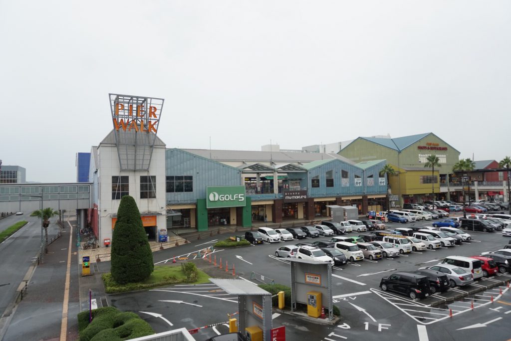 Fukuoka Marinoa City Outlet 停車場很大，平日來更提供五小時免費泊車。