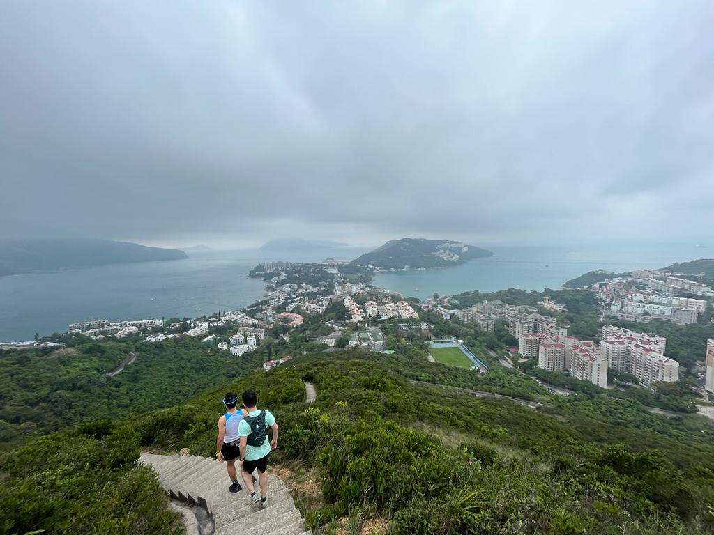 由孖崗山下降至赤柱一帶能夠看到海