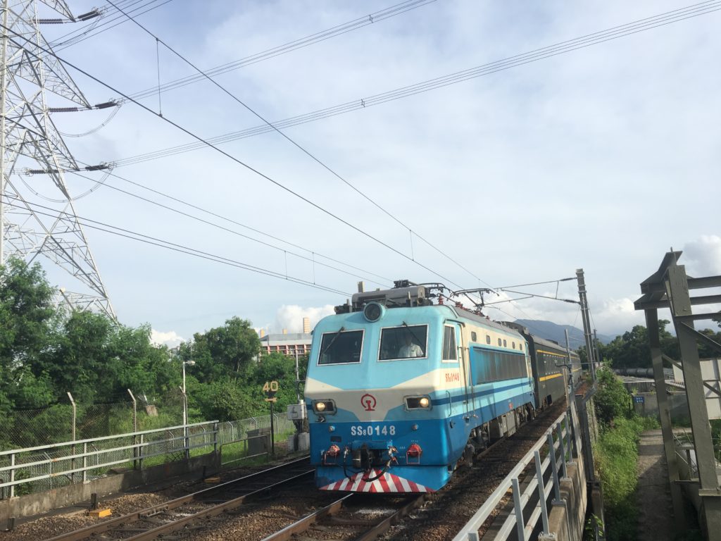 以前覺得直通車用這種拖頭驅動相當有味道。